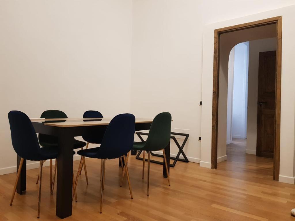 Carafa'S Central Apartment By Hhn Napoli Eksteriør billede